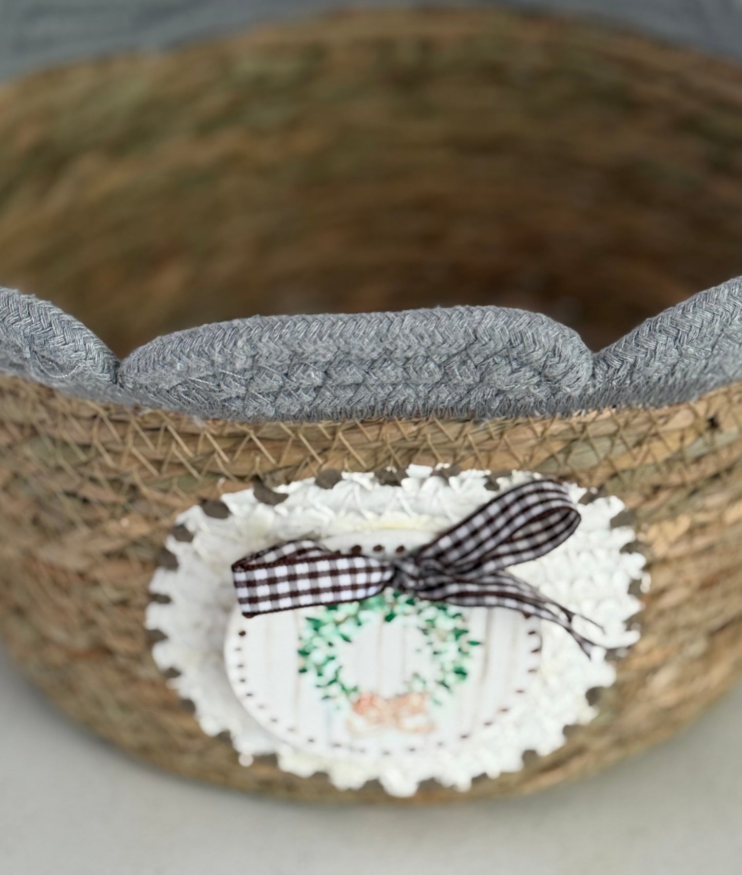 Painted Wreath Scalloped Basket